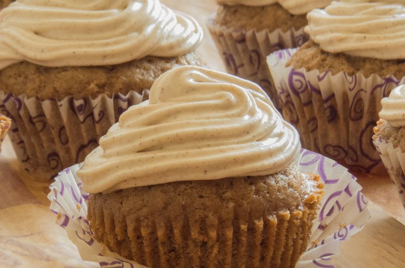 Gingerbread muffins with salted caramel