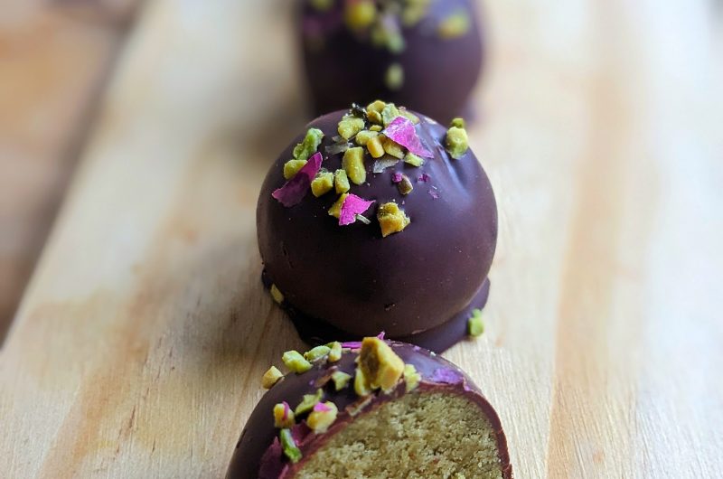 Vegan pistachio truffles